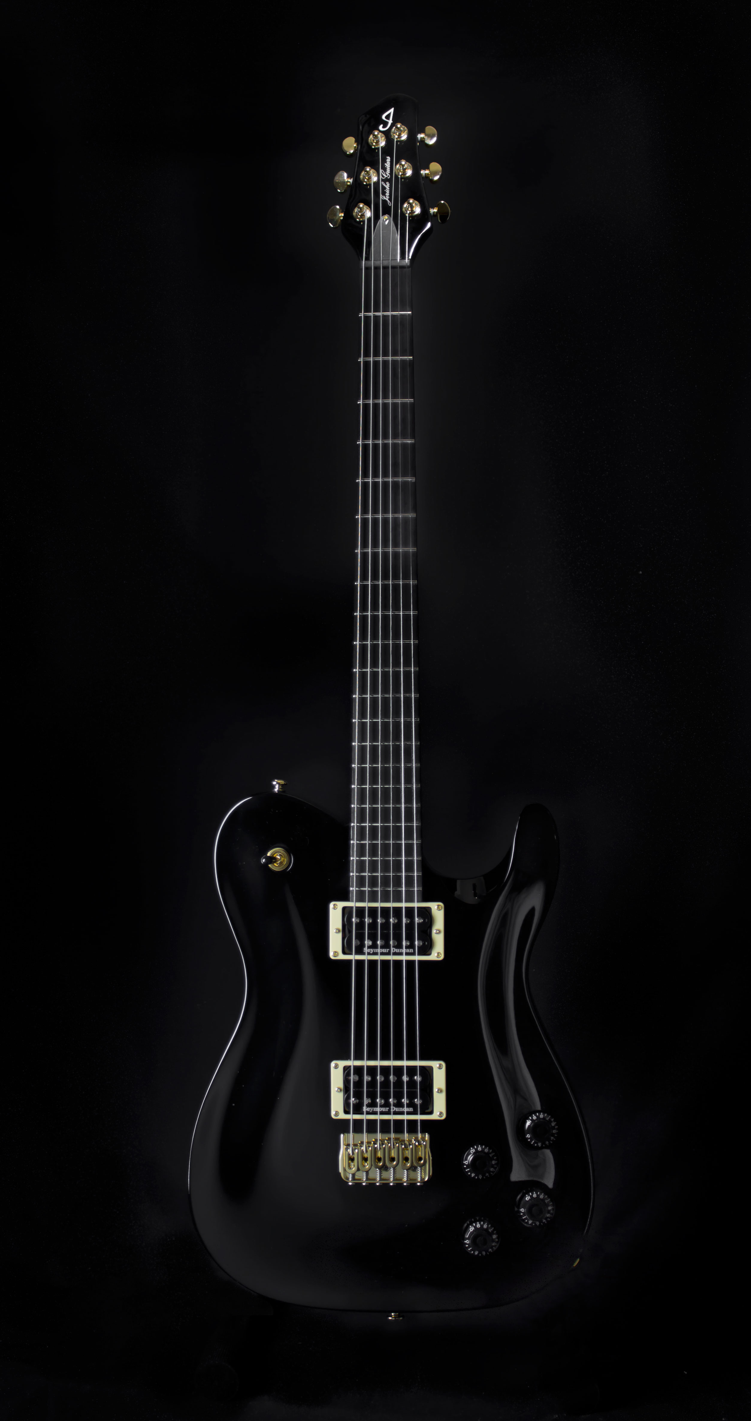 Jericho Guitar's Fusion Black and Gold 26.9