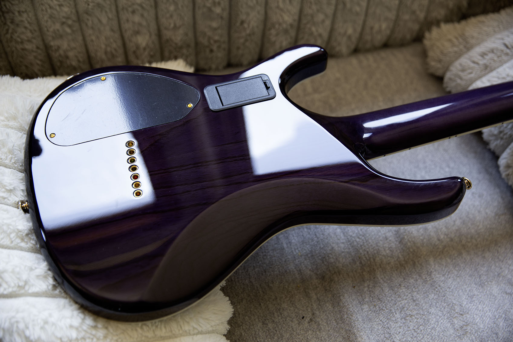 Elite 7 Fluence Gold — back of body